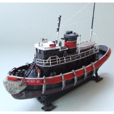 Lucky XI 1960s US diesel harbour tug boat Revell kit built by Ed.jpg